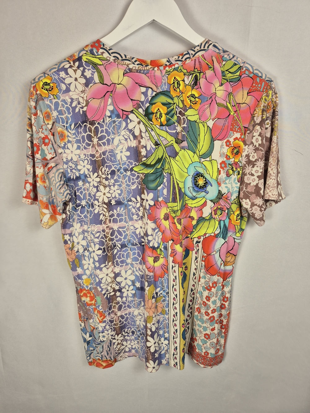 Johnny Was Multicolor Floral V-Neck Short Sleeve Tee Size S - Picture 6 of 8